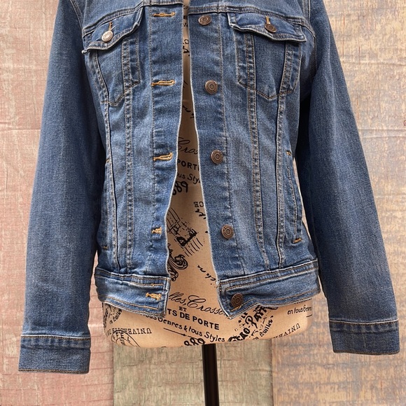- Real good condition Woman’s Old Navy jean jacket. Size is medium. - Picture 3 of 16